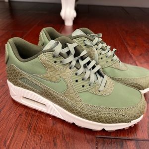 Nike Air Max green crocodile New. Never worn